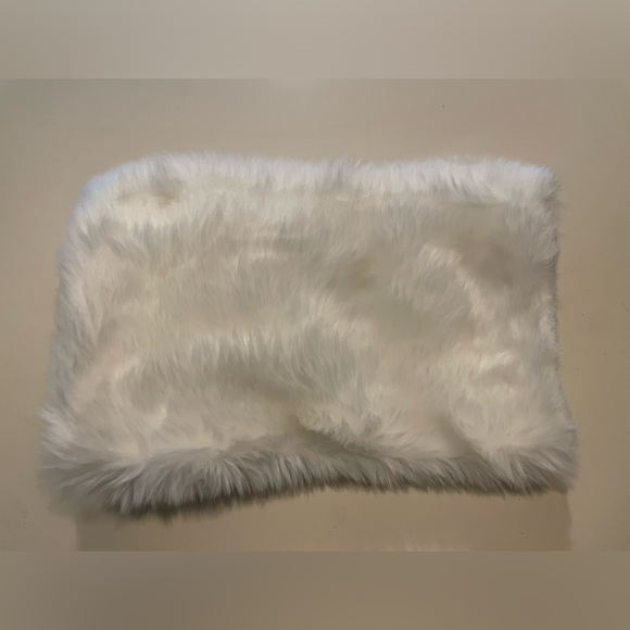 White Arm Muff with Holly Detail - Picture 2 of 3